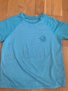 Boys rashguard. Size M husky.